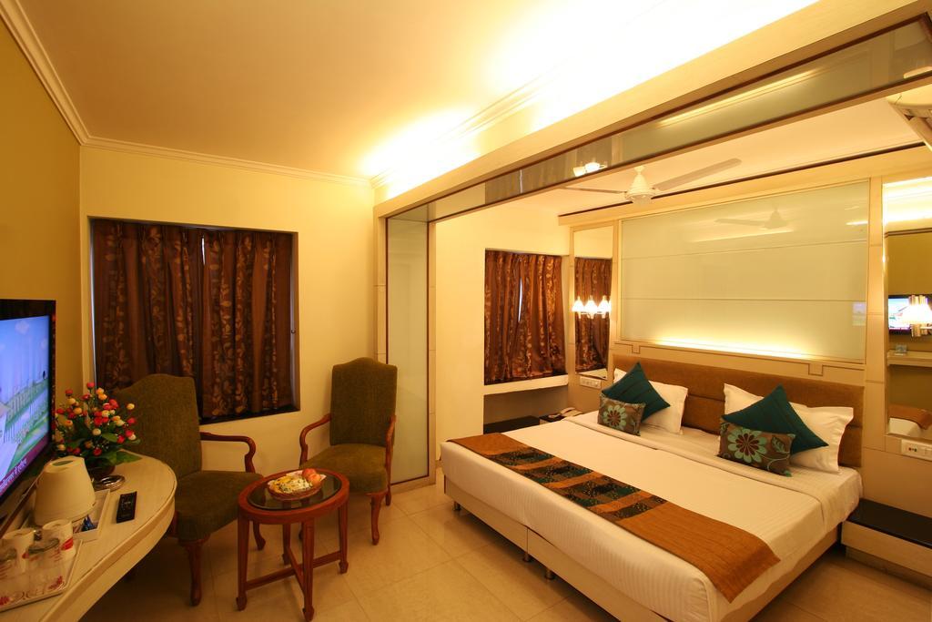 Hotel Southern New Delhi Room photo