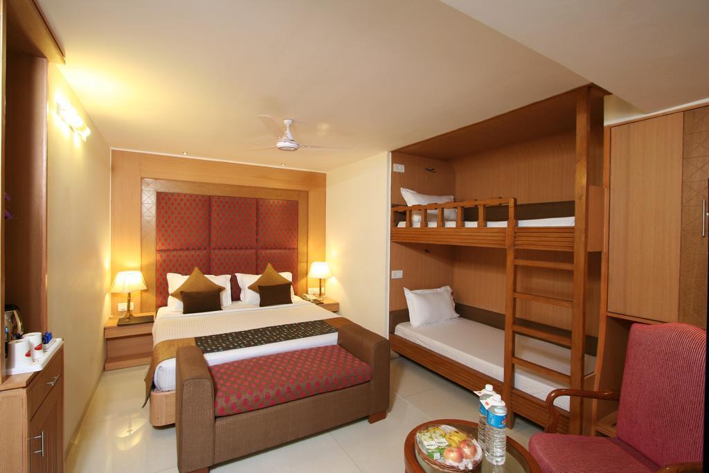 Hotel Southern New Delhi Room photo