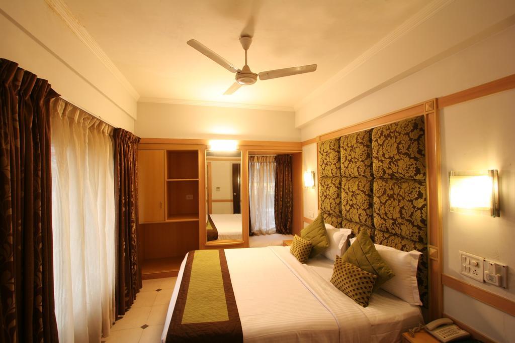 Hotel Southern New Delhi Room photo